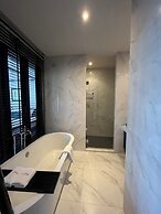Cheeva Dee Hotel