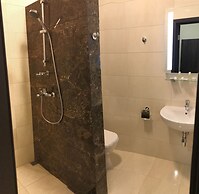 Non-Stop Hotel