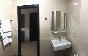 Non-Stop Hotel
