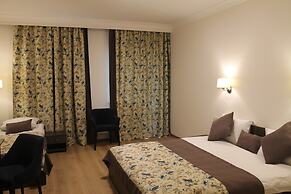 Non-Stop Hotel