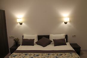 Non-Stop Hotel