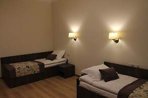 Non-Stop Hotel