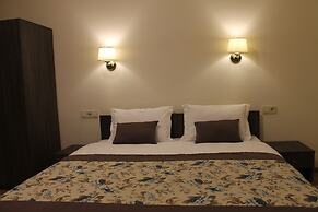 Non-Stop Hotel