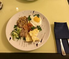 Non-Stop Hotel