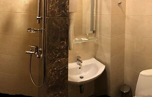 Non-Stop Hotel
