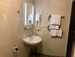 Non-Stop Hotel