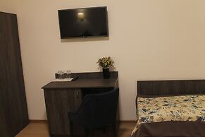 Non-Stop Hotel