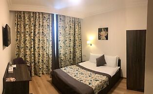 Non-Stop Hotel