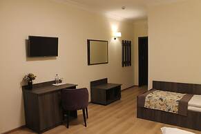 Non-Stop Hotel