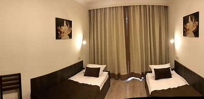 Non-Stop Hotel