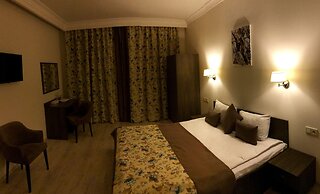 Non-Stop Hotel