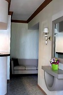 Non-Stop Hotel