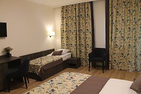 Non-Stop Hotel
