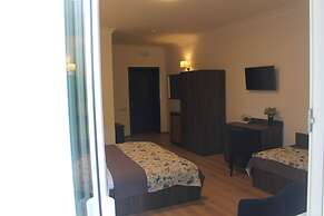 Non-Stop Hotel