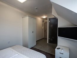 Caro Aparthotel