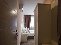 Caro Aparthotel