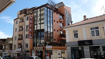 Caro Aparthotel