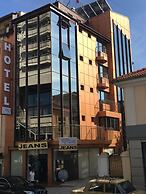 Caro Aparthotel