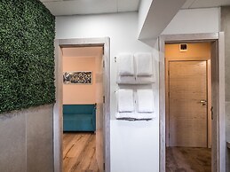 Caro Aparthotel