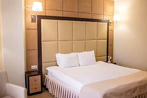 Green Park Hotel