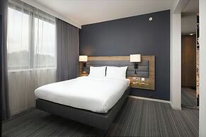 MOXY London Heathrow Airport