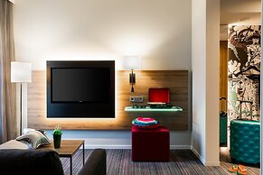 MOXY London Heathrow Airport