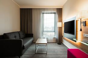 MOXY London Heathrow Airport