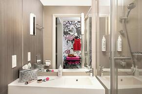 MOXY London Heathrow Airport