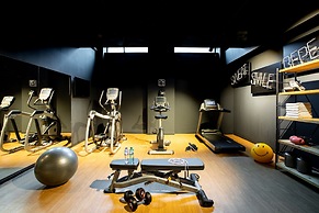 MOXY London Heathrow Airport