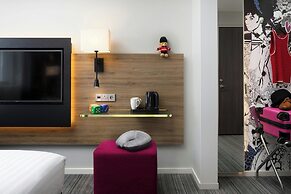 MOXY London Heathrow Airport