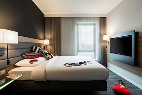 MOXY London Heathrow Airport