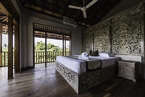 DCanal House
