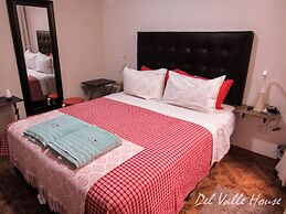 Del Valle House