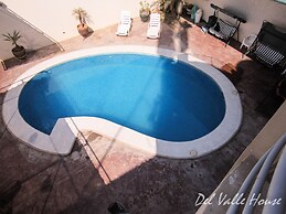 Del Valle House