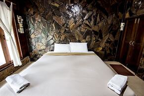Eve ka Amp Resort