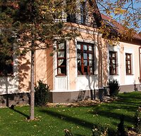 Villa Rosa Restaurant & Pension