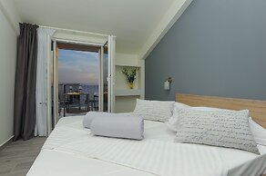 Seaside Luxury Suites
