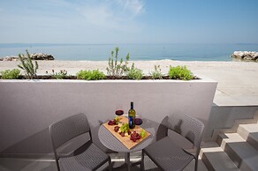 Seaside Luxury Suites