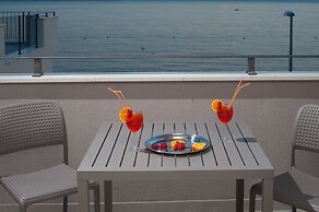 Seaside Luxury Suites