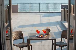 Seaside Luxury Suites