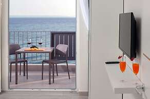 Seaside Luxury Suites