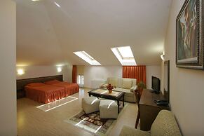 Alafrangite Hotel