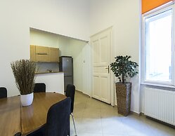 Large Central Apartments Kálmán Imre
