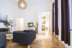 Large Central Apartments Kálmán Imre
