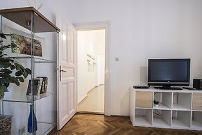 Large Central Apartments Kálmán Imre