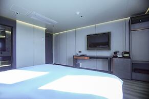 L&L City Hotel