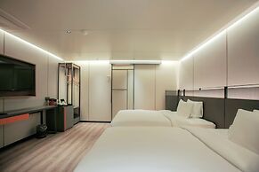 L&L City Hotel