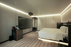 L&L City Hotel