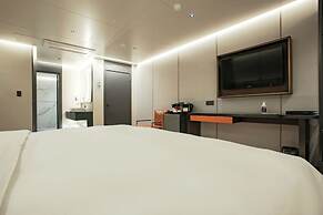 L&L City Hotel