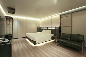 L&L City Hotel